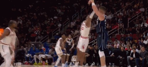 世界杯app下载-来就是成串！克莱外线连中两记三分球帮助球队追分