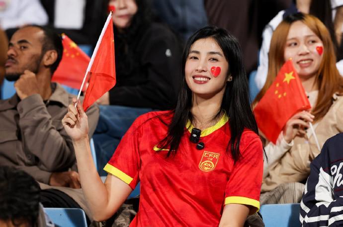 世界杯高清直播-赵丽娜：沙特之行最打动我的是U23现场那种真实的呐喊和拼劲