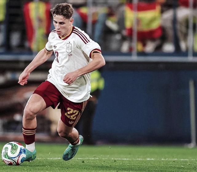 世界杯高清直播-龙赛罗：费尔明是球场的一抹亮色，保持状态应在世界杯首发