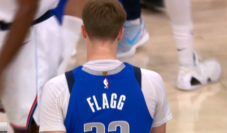 世界杯手机观看-观赏性十足！弗拉格切入起飞舒展单臂空接暴扣得分